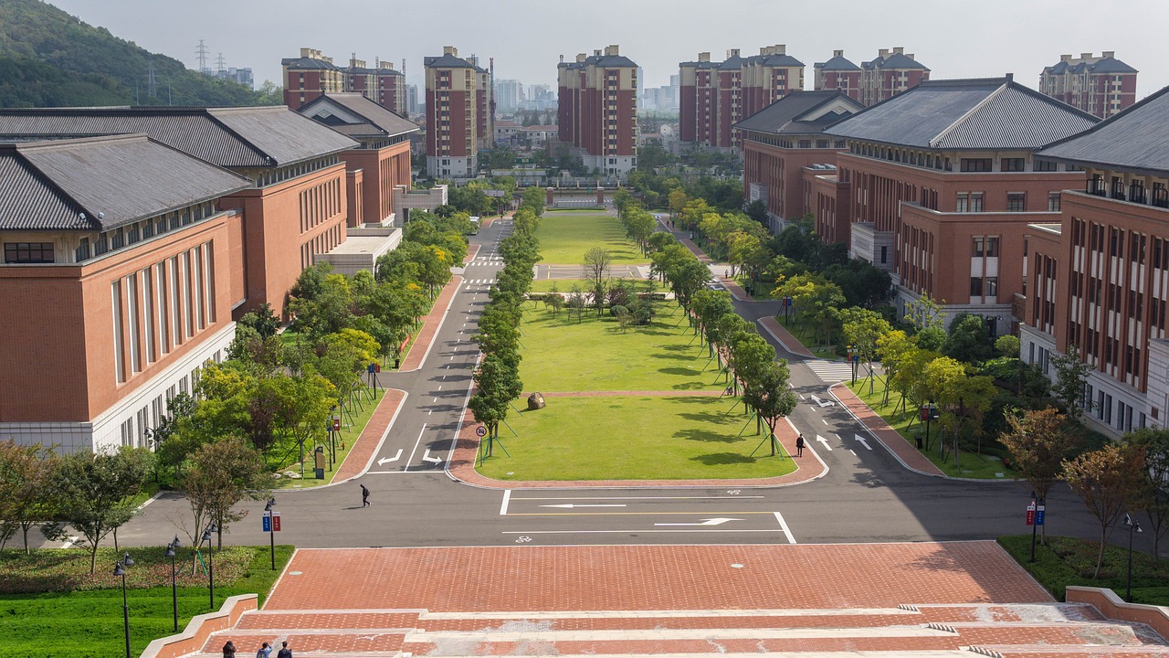 校方回应小学让家长捐空调，不强求，共筑良好学习环境