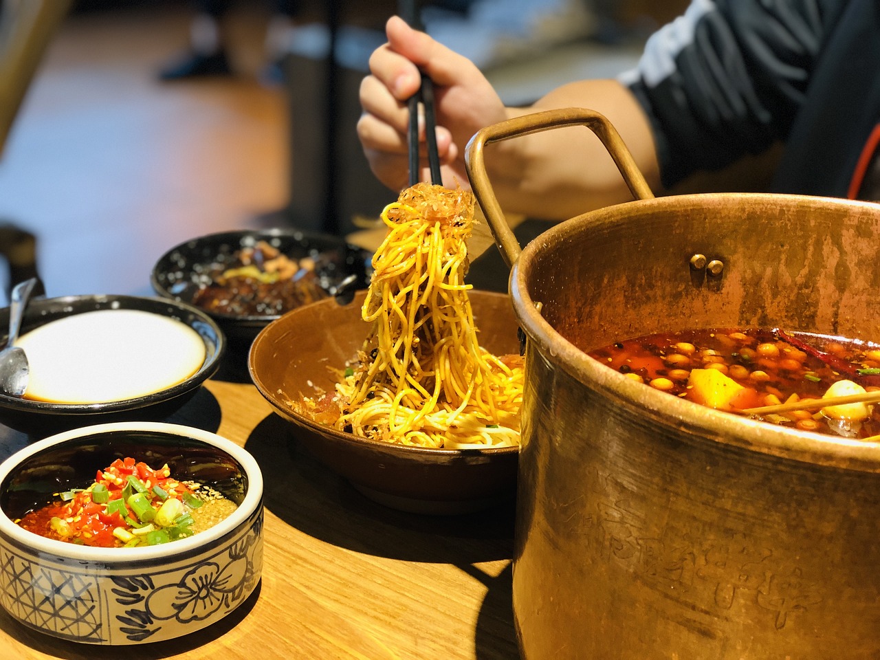 揭秘美食文化，探秘中国川菜中的灵魂——抄手的烹饪艺术与文化内涵